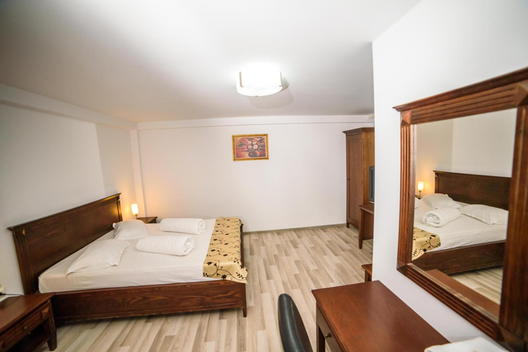Bedroom 2, Hotel Restaurant Elite, Breznita-ocol