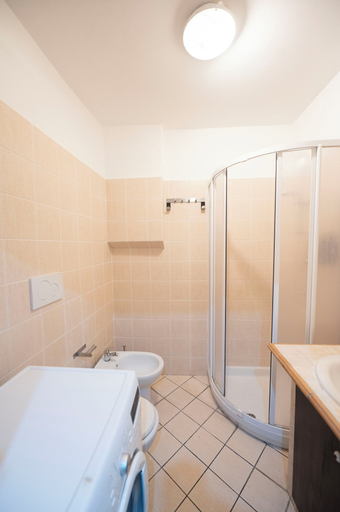 Bathroom 2, Campo De Fiori Grotto Apartment, Roma