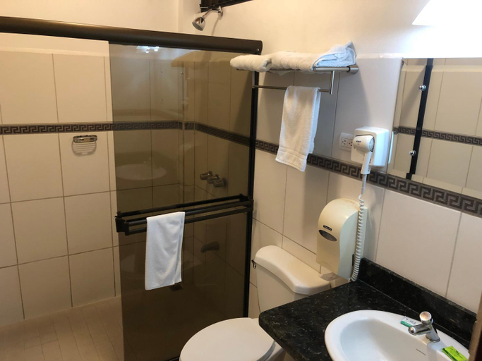 Bathroom 4, Hotel Los Higuerones, Corredores