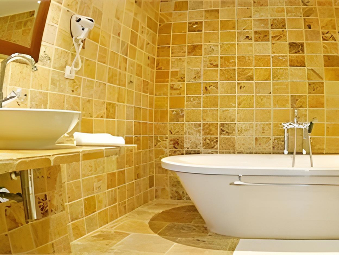Bathroom, Le Grand Hotel, Hérault