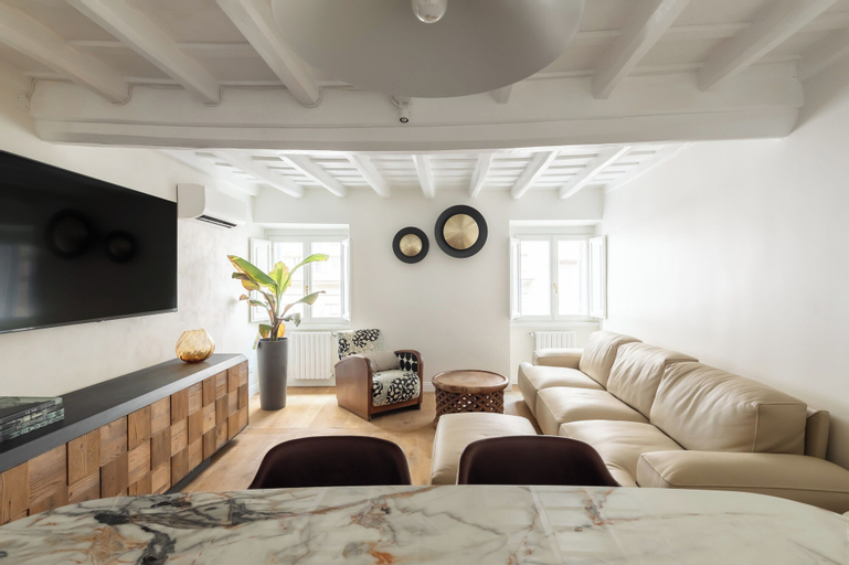 Via Giulia Apartments, Rome