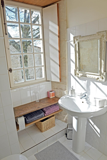 Bathroom, Le prieure Saint Barthelemy, Deux-Sèvres