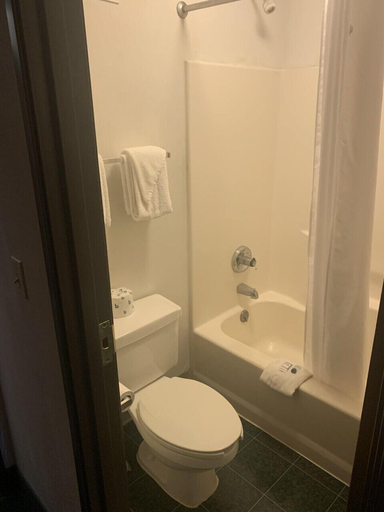 Bathroom 4, New Martinsville Inn, Wetzel