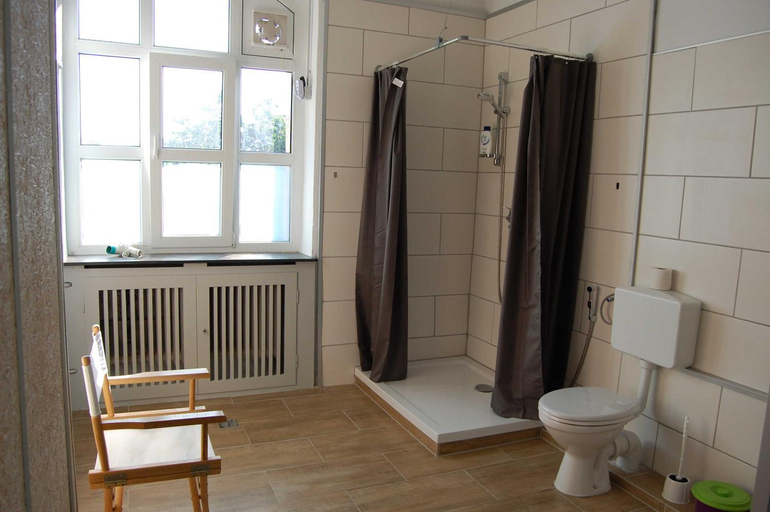 Bathroom 2, Oberzent-Hostelstyle nur fur aktive Touristen, Odenwaldkreis