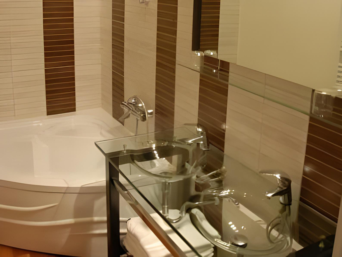 Bathroom 3, Les Pierres D'aurele Chambres d'Hotes, Loir-et-Cher