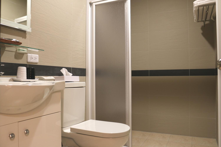 Bathroom 2, Feng-Tian Inn, Yilan