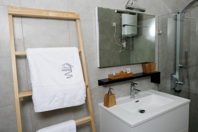 Bathroom 3, Atlantis, Analamanga