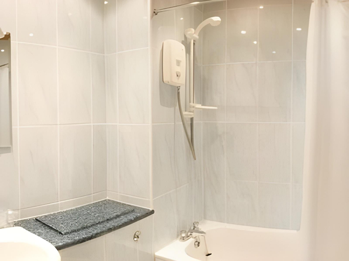 Bathroom 2, Sonas Guesthouse, Edinburgh