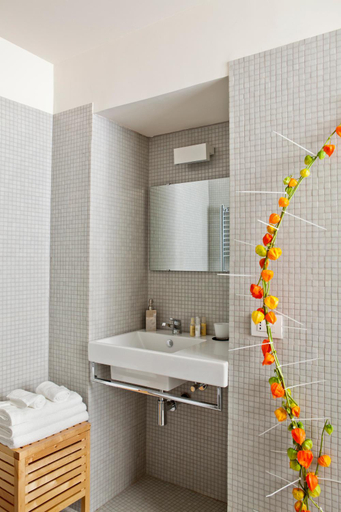 Bathroom 2, MyNavona, Rome