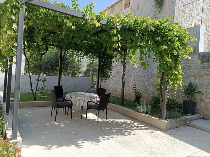 Others 2, Apartmani Mara, Kaštela