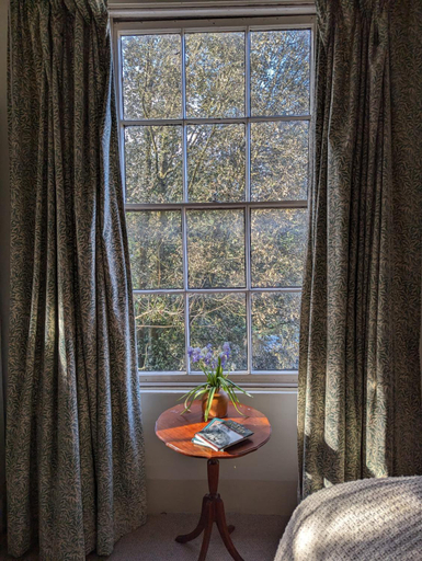 Others 5, Old Manor House, Surrey