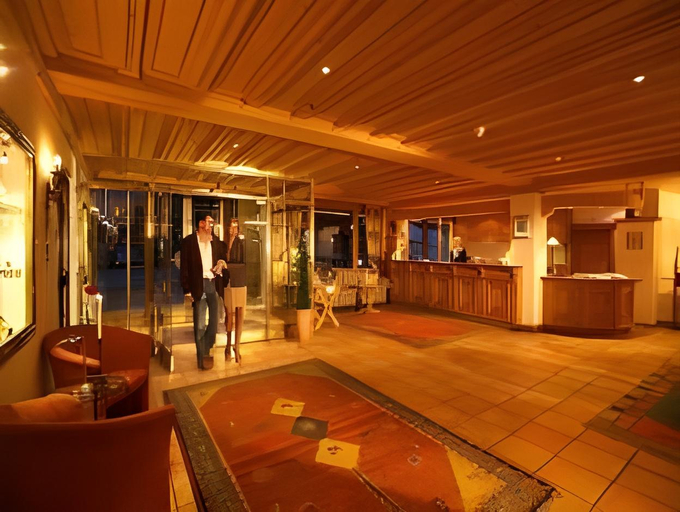 Public Area 4, Relais & Châteaux Chasa Montana, Inn