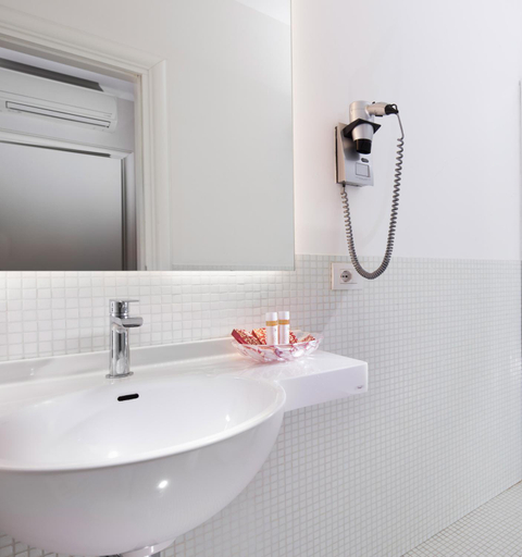 Bathroom 5, Hotel Milton Rimini, Rimini
