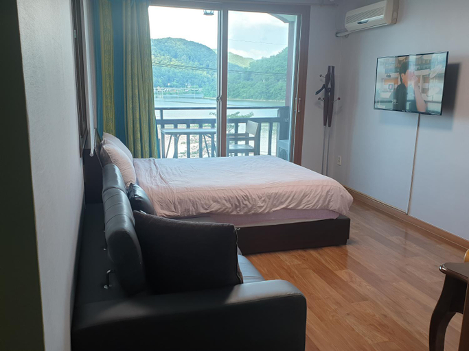 Bedroom 2, LaHoya Pension, Chuncheon