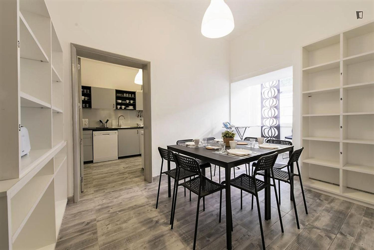 Others 5, Saldanha Prestige, Lisbon