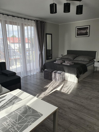 Others 3, Willa Alexandra, Kamień
