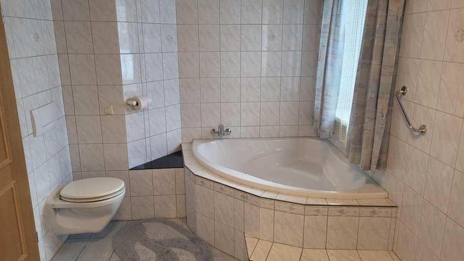 Bathroom 3, Gastehaus Raab, Murau