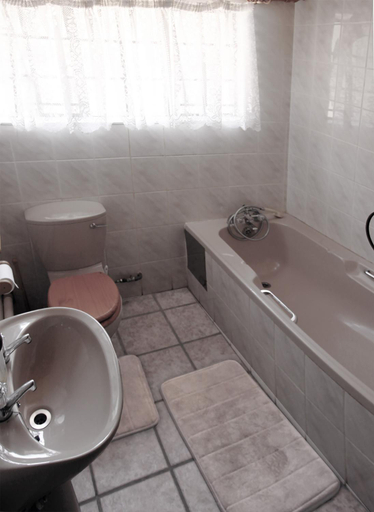 Bathroom 2, Moletani Game Ranch, Waterberg