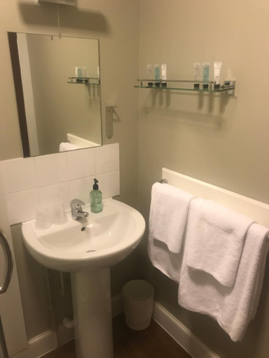 Bathroom 4, The Chieftain Hotel, Highland