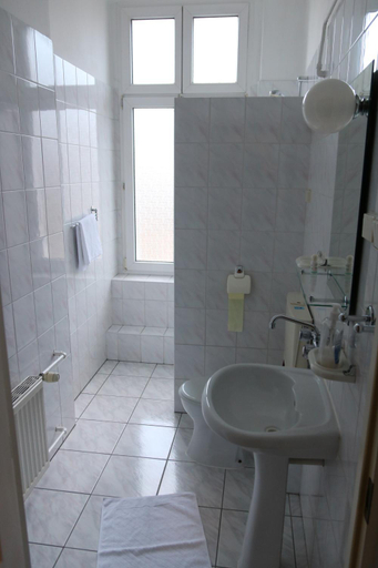 Bathroom 3, Hotel Polonia, Chojnice