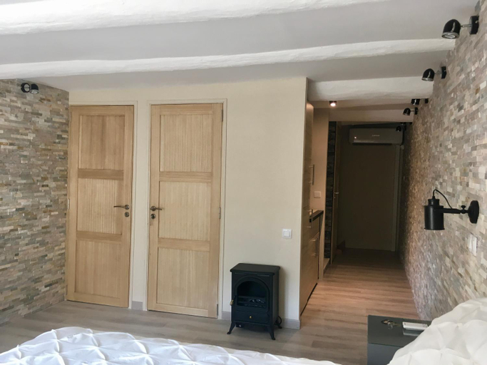 Bedroom 30