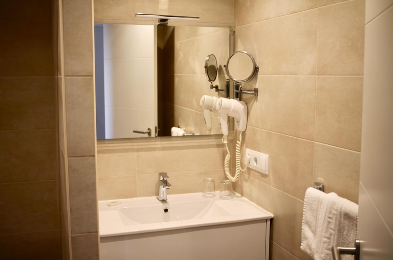 Bathroom, Hostal Jakiton, Baleares