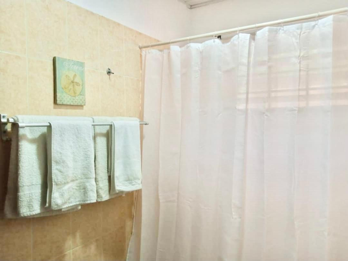 Bathroom 3, Marrets International Hotel - "Express", Cape Coast