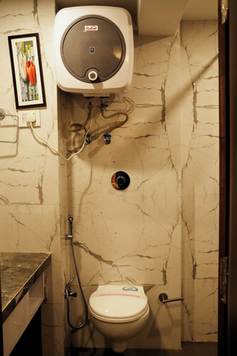 Bathroom 3, hotel sainison manali, Kullu