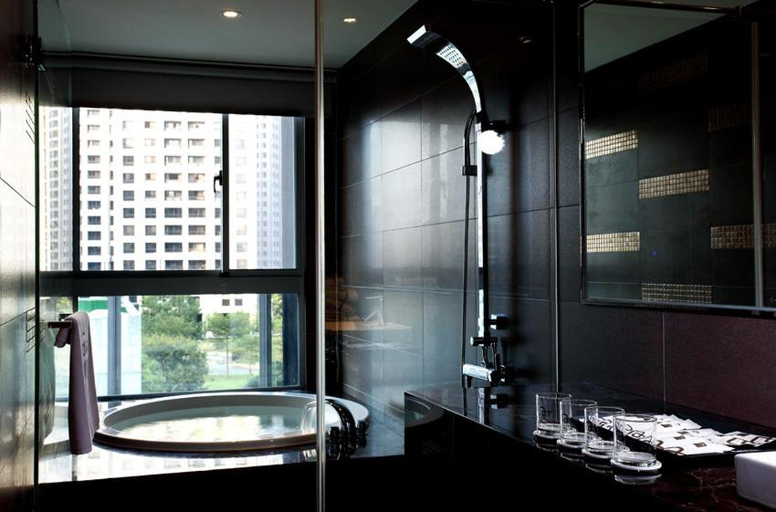 Bathroom 3, Grand Crystal Hotel, Hsinchu City