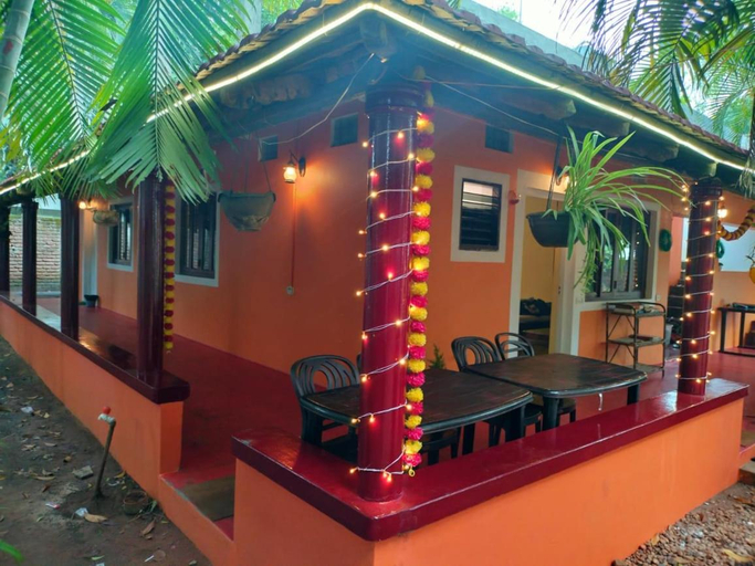 Exterior 8