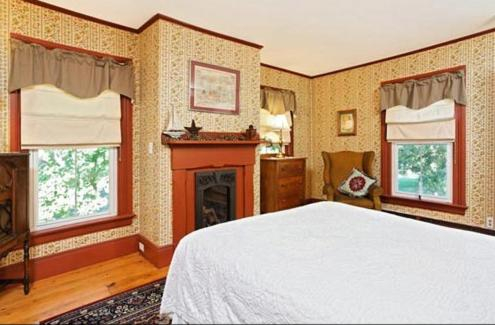 Others 5, Black Lantern B&B, Sagadahoc
