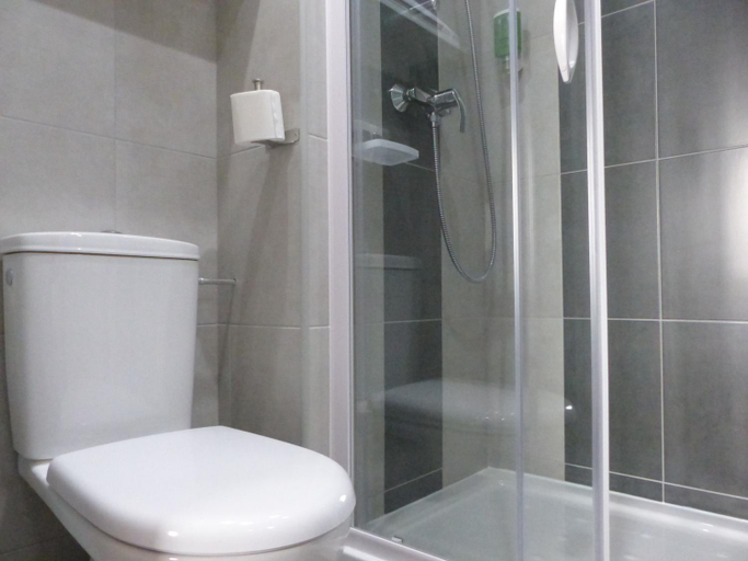 Bathroom 7