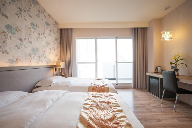 Bedroom 2, Grand Crystal Hotel, Hsinchu City