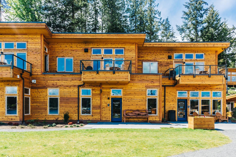 Exterior & Views