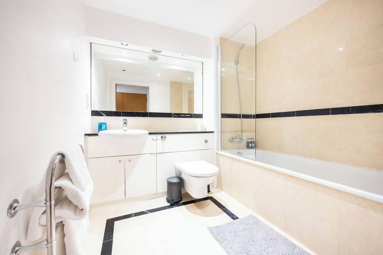 Bathroom, Grain Store One Bed Luxury Property, London