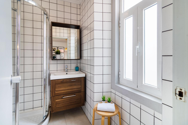 Bathroom 3, Restauradores by Central Hill Apartments, Lisbon
