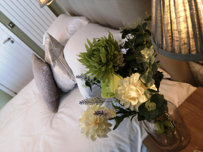 Bedroom 2, Anglesey Hotel, Hampshire