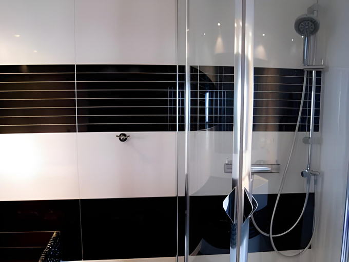 Bathroom 4, Platinum Towers Country 2 Country, Warsaw