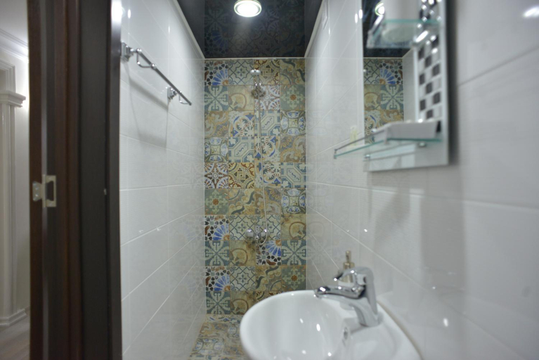 Shower 3, Central apartments, Tskaltubo
