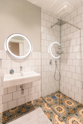 Bathroom 2, Valletta Collection - 101 Republic