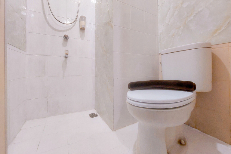 Bathroom 5, Cozy And Modern Studio Serpong Greenview Apartment, Tangerang Selatan