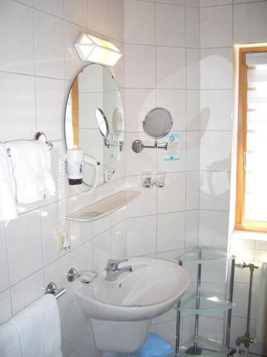Bathroom 3, Hotel Schwarzenbergs Traube, Breisgau-Hochschwarzwald
