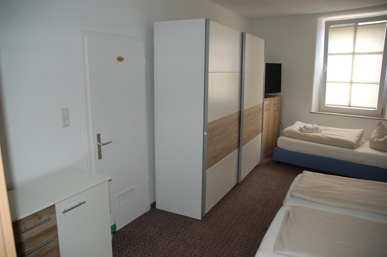 Bedroom 2, Hotel Kurfurst Garni, Germersheim