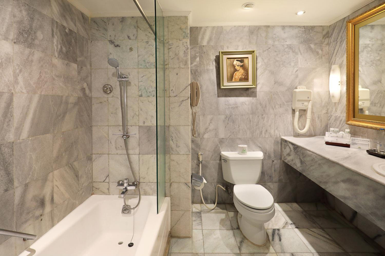 Discovery Kartika Plaza Hotel - Bathroom