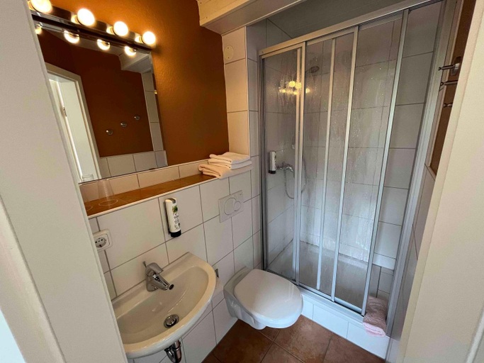 Bathroom 5, Gasthaus Breitenbach, Bad Kissingen