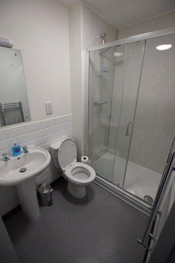Bathroom 2, The Crow Inn, Sheffield