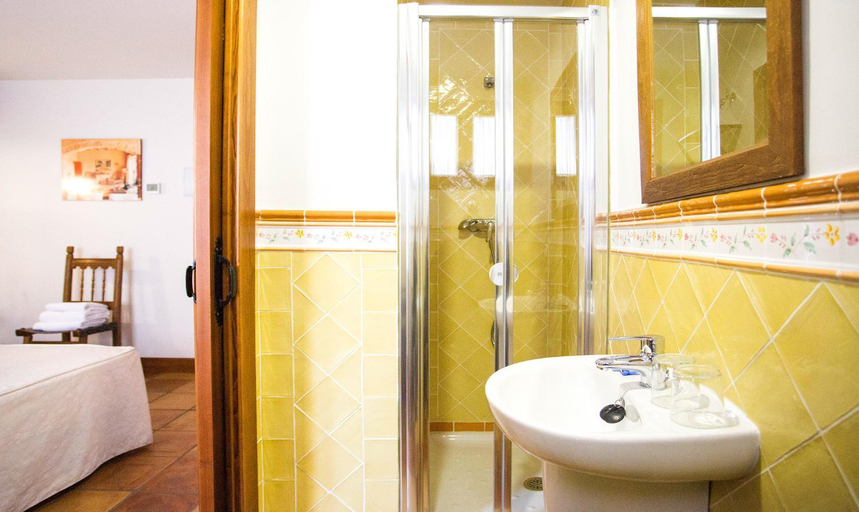 Bathroom 3, Posada del Tio Juanon, Madrid