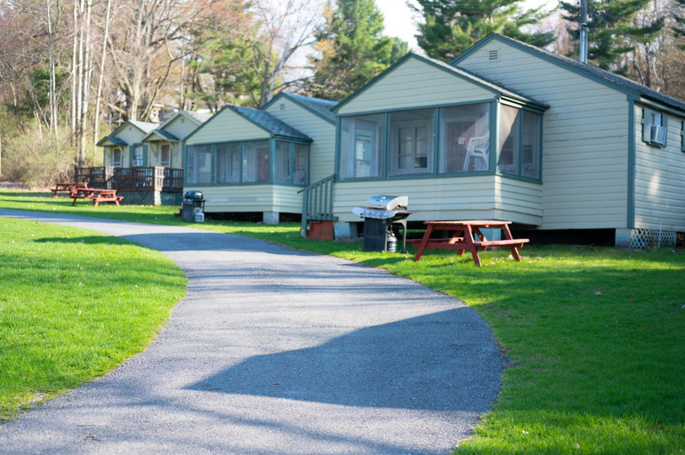 Exterior & Views, Fair Wind Motel and Cottages, Jefferson