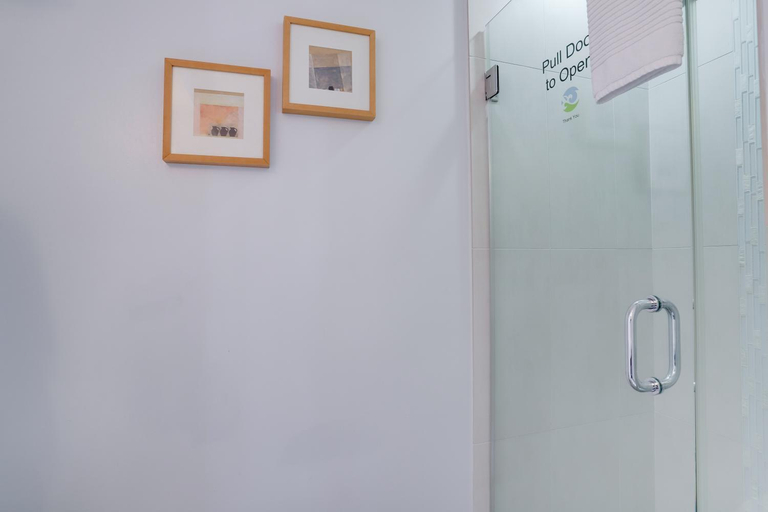 Bathroom 2, Sojourn at DuPont Place, Washington D.C.