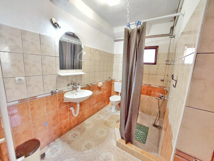 Bathroom 2, Lazy Bear, Plitvička Jezera
